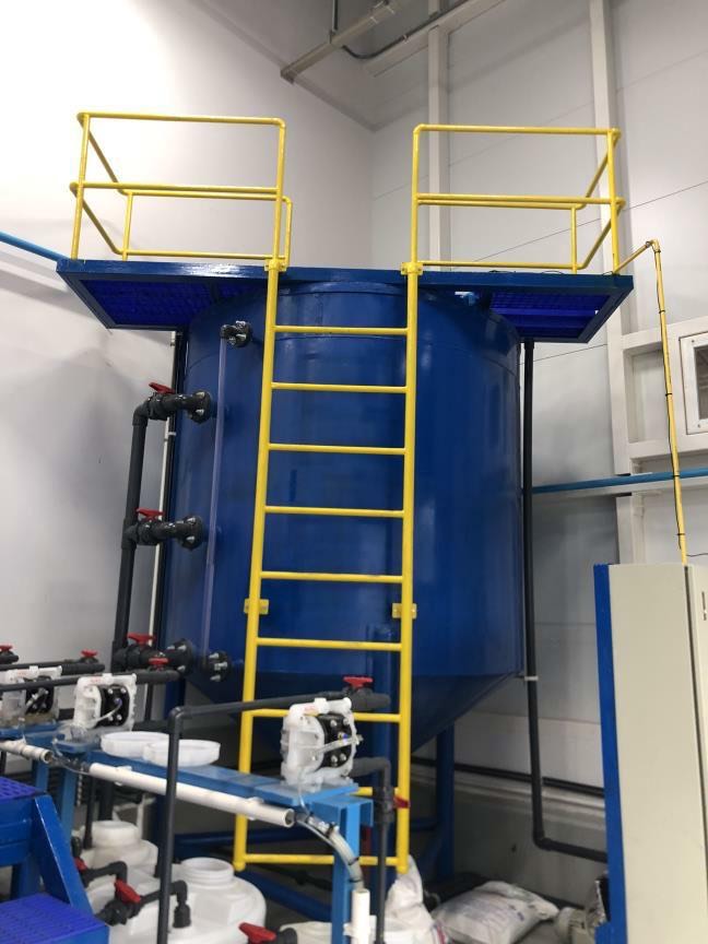 Wastewater treatment tank
